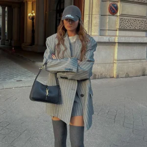 Vera Grey Two‑Piece Set – Grijze Gestreepte Blazer & Rok voor Dames | Trendy & Professioneel